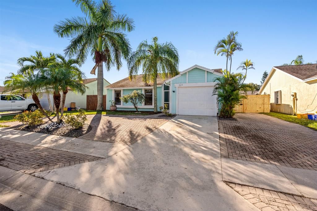 Photo of 104 Greenbriar Drive, Jupiter, FL 33458 (MLS # R10762552)