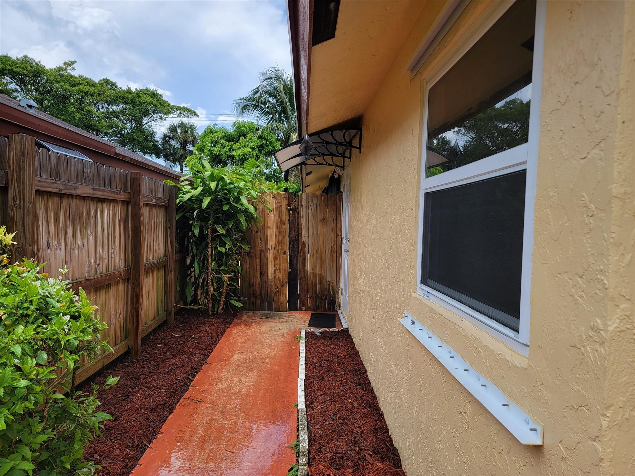 NORTH LAUDERDALE DIVISION - Residential Lease