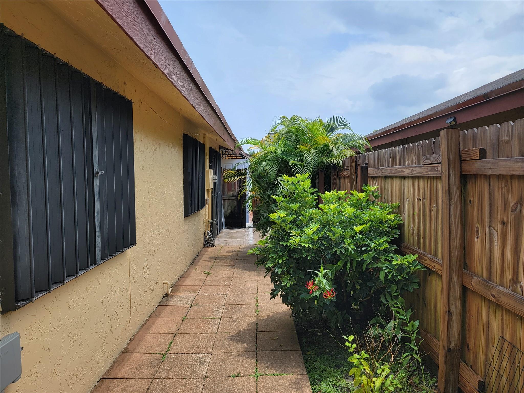 NORTH LAUDERDALE DIVISION - Residential Lease