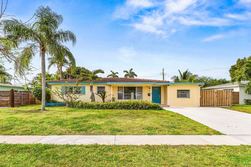 Photo of 360 NE 23rd Way, Boca Raton, FL 33431 (MLS # B26023794)