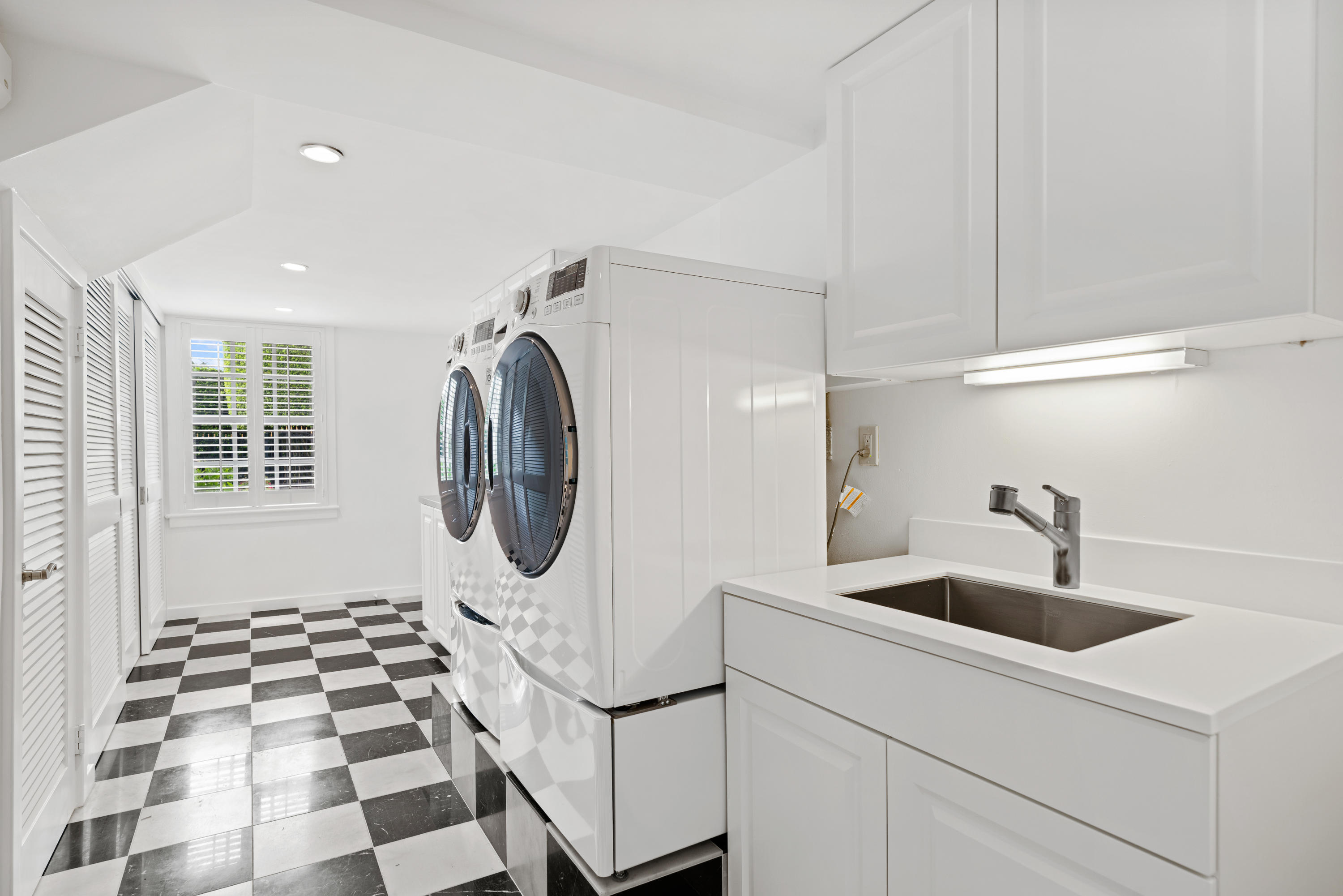 REGENTS PARK - Residential