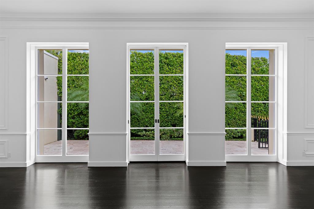 REGENTS PARK - Residential