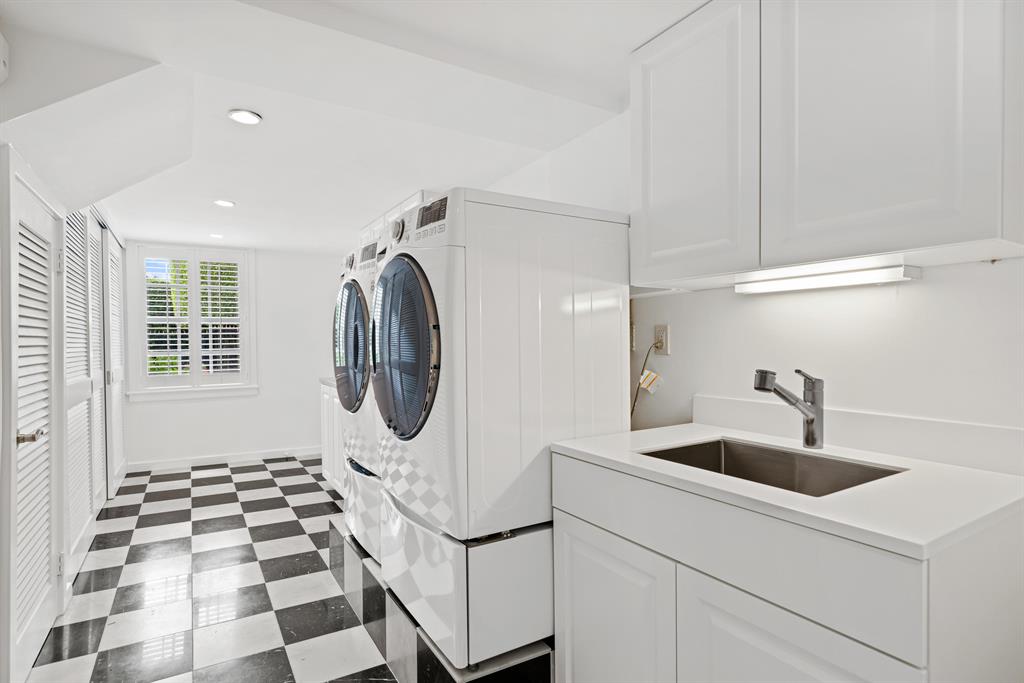 REGENTS PARK - Residential