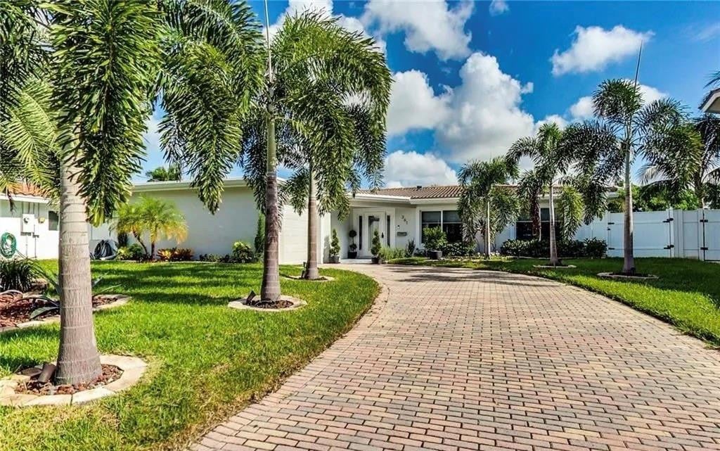 361 SE 9TH Court