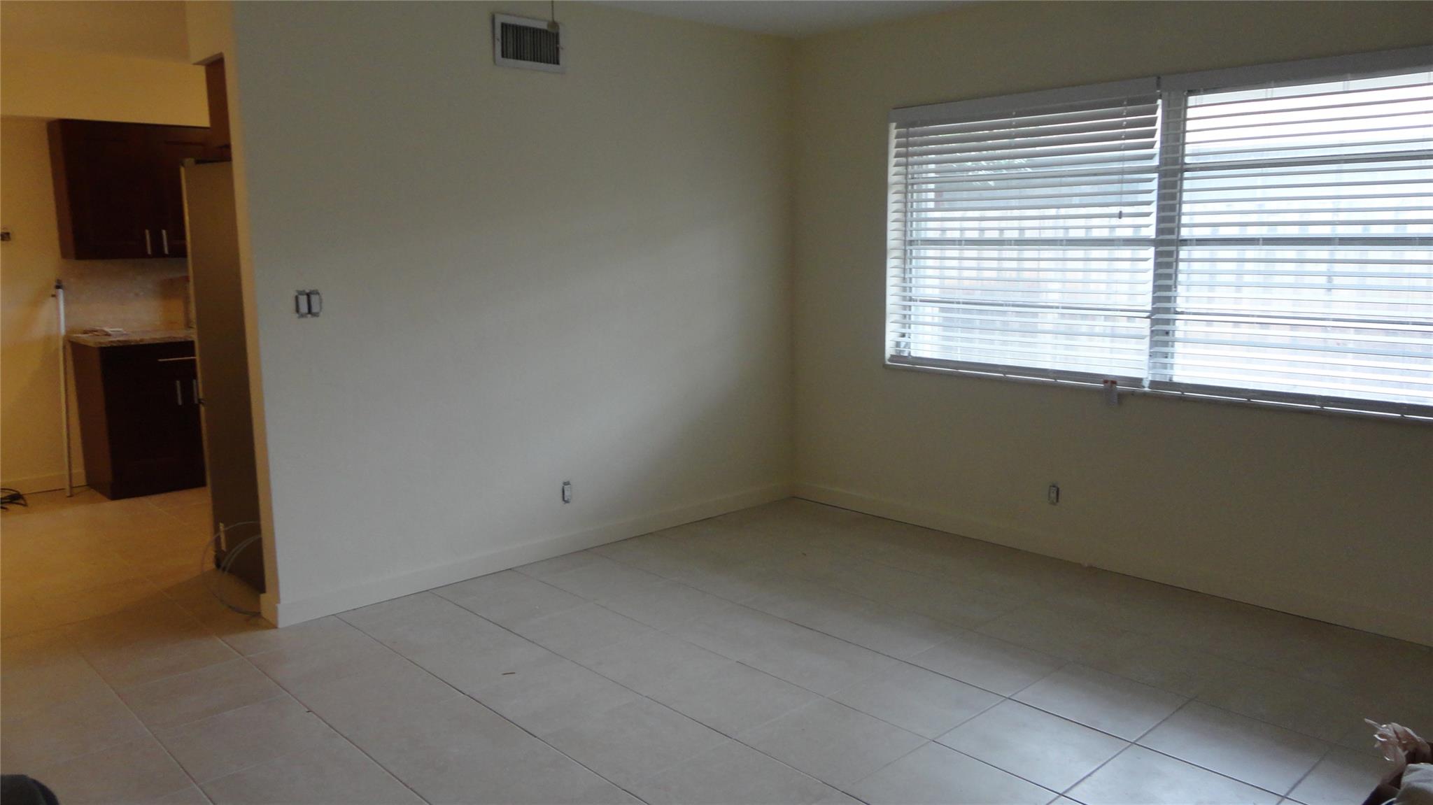 1215 NE 18th Ave