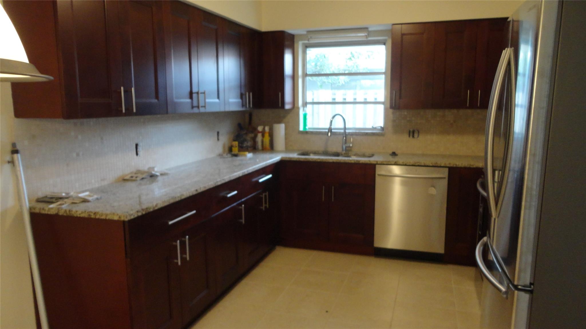 1215 NE 18th Ave