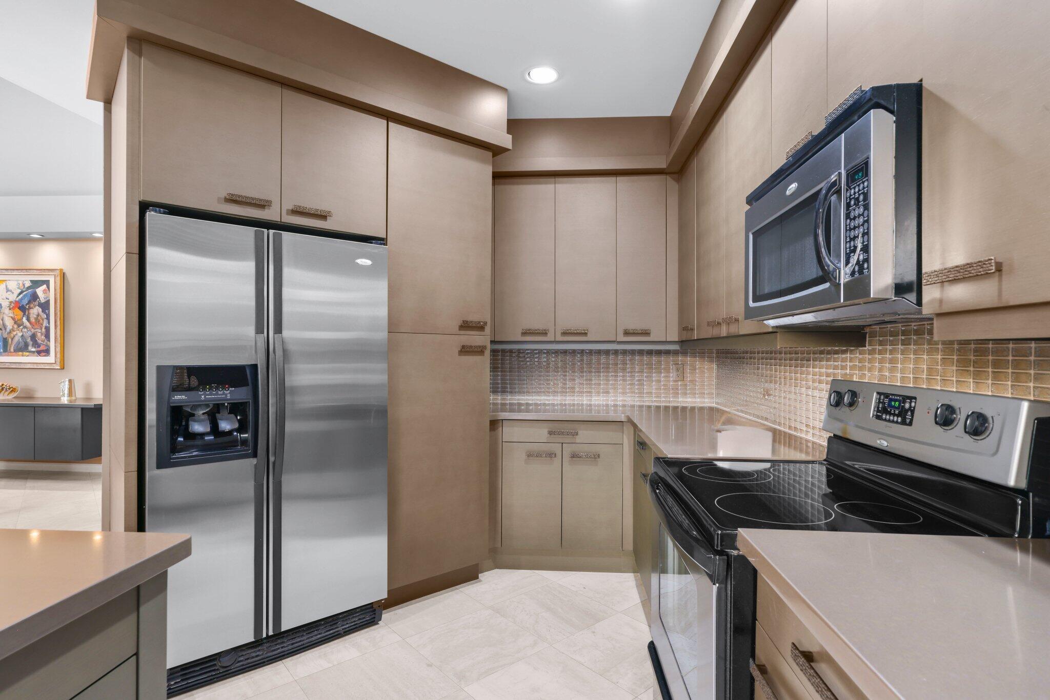 LAUREL POINTE - Residential