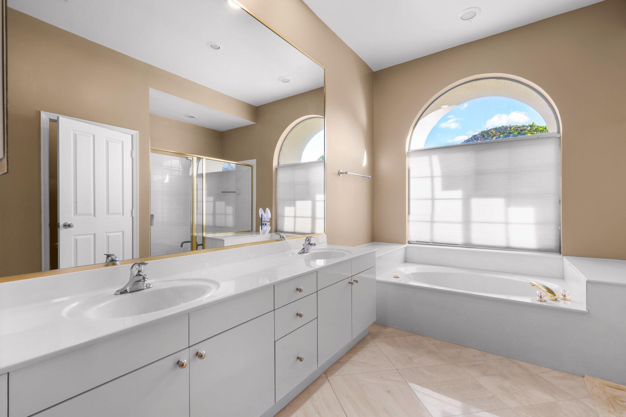 LAUREL POINTE - Residential