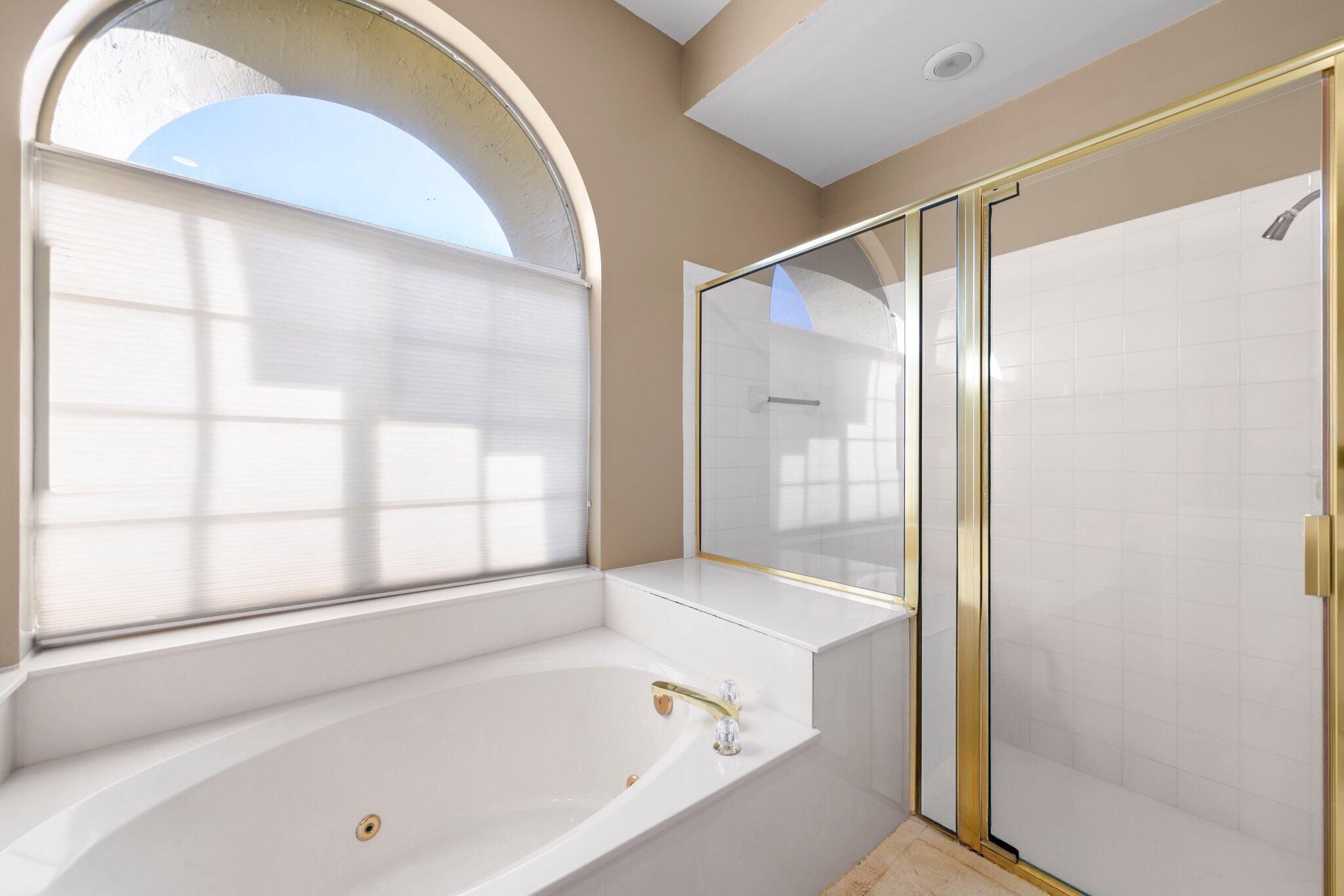 LAUREL POINTE - Residential