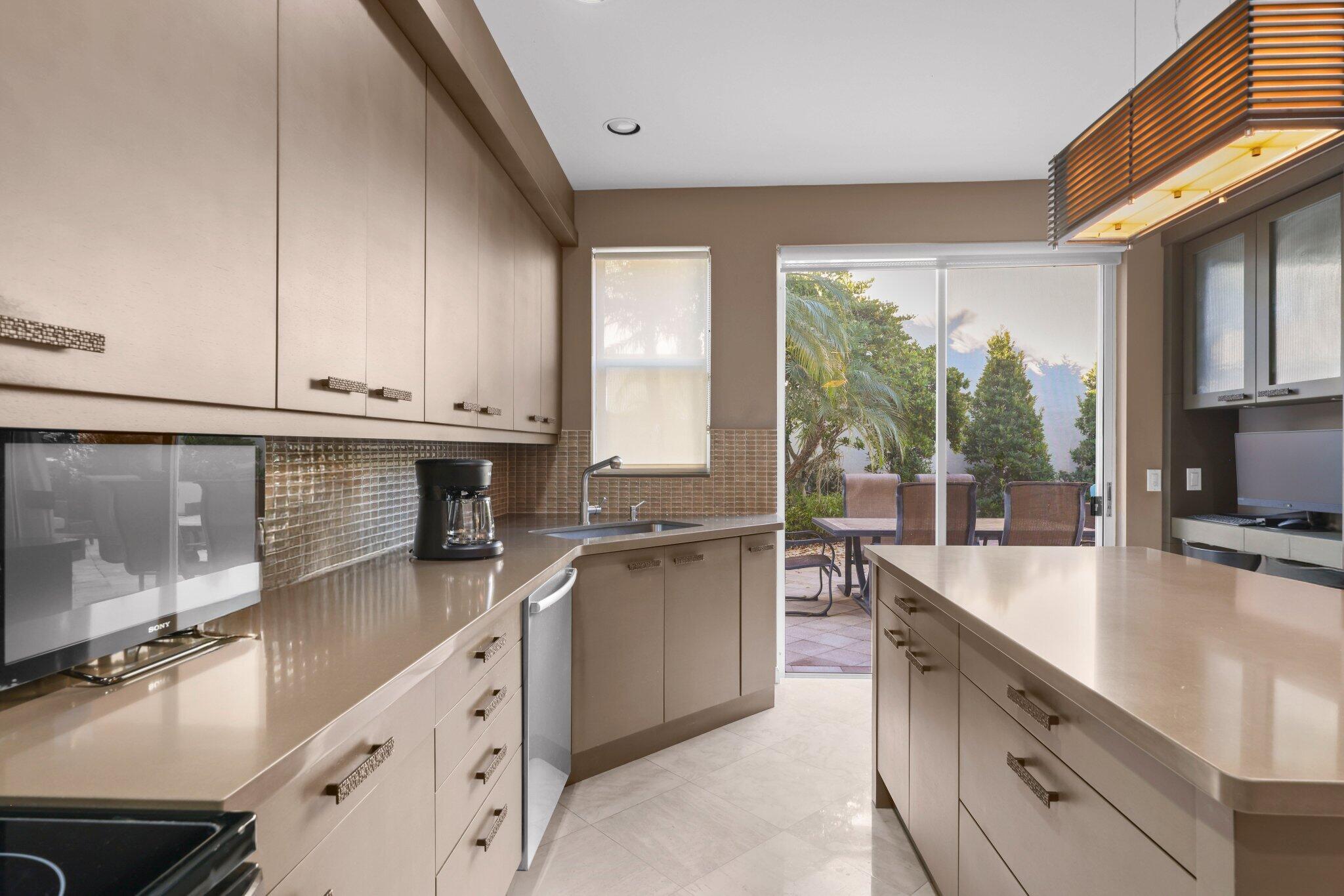 LAUREL POINTE - Residential