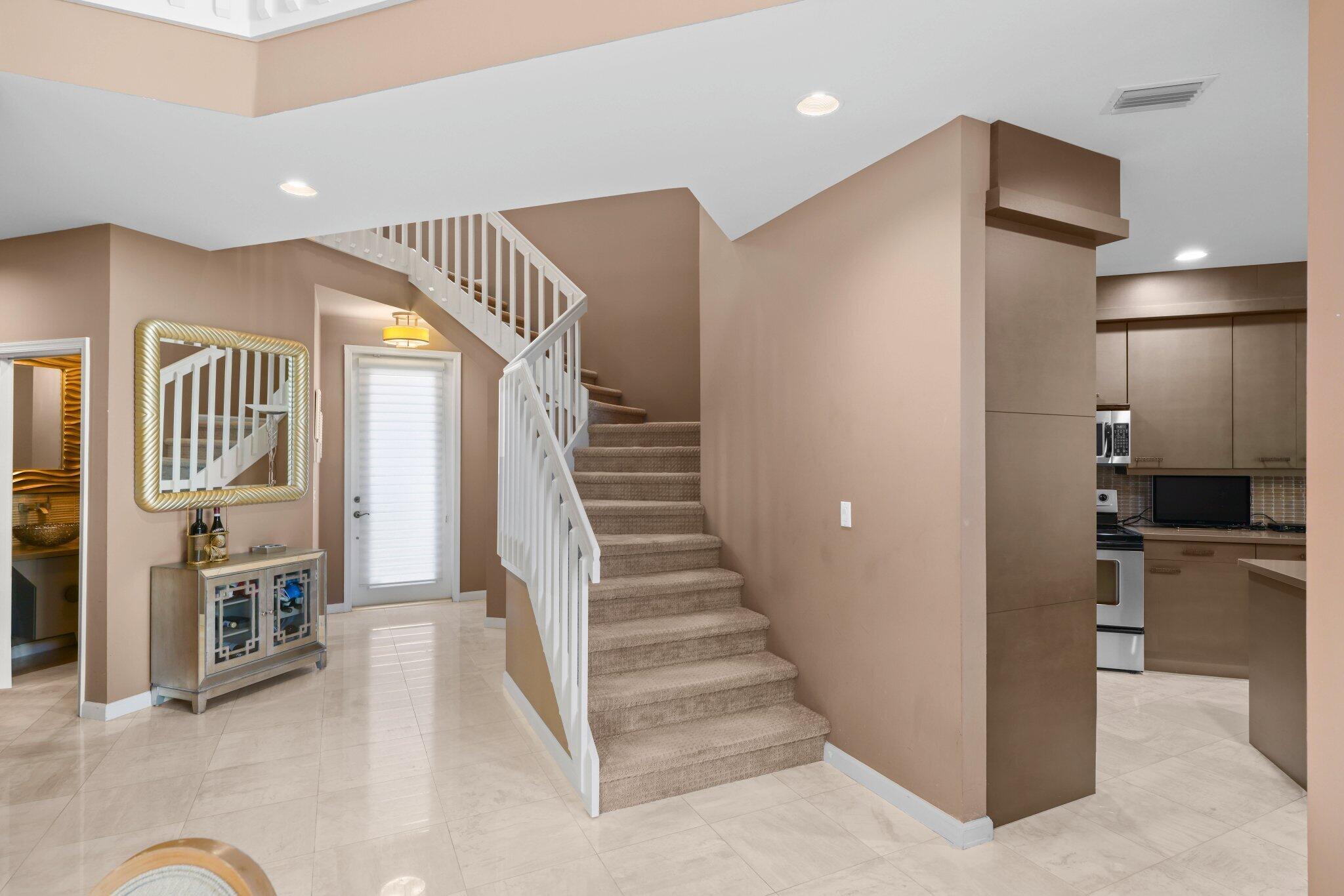 LAUREL POINTE - Residential