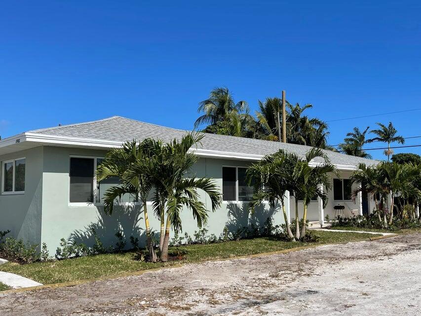 Beauitiful 1/1 with off street parking. Close to everything with easy access to 95 and the beaches. Downtown Lake Worth Beach is only blocks away. Newer kitchen and floors. Updated light fixtures, window blinds, and ceiling fan in the bedroom. Central air and heat. Impact windows and doors, Crisp and clean landscaping and coin operated washer and dryer on site. It's all been done. Come see your new apartment.