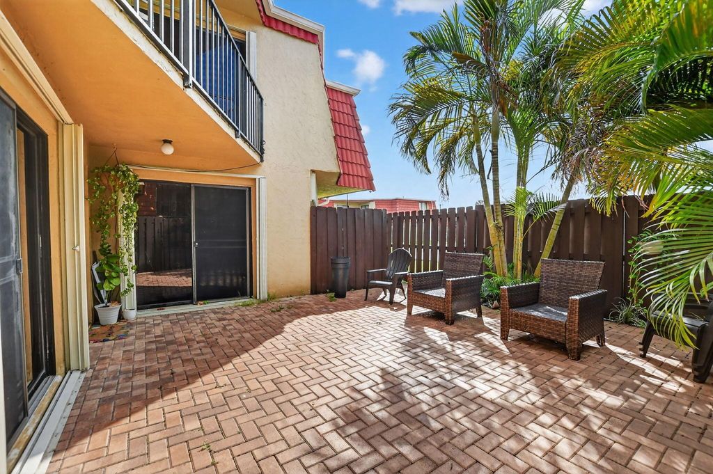 Photo of 23018 Oxford Place #D, Boca Raton, FL 33433 (MLS # R11143272)