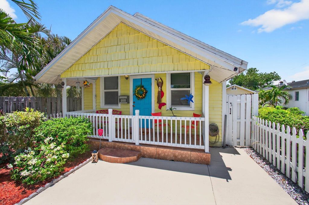 Photo of 406 N D Street, Lake Worth Beach, FL 33460 (MLS # R11102167)