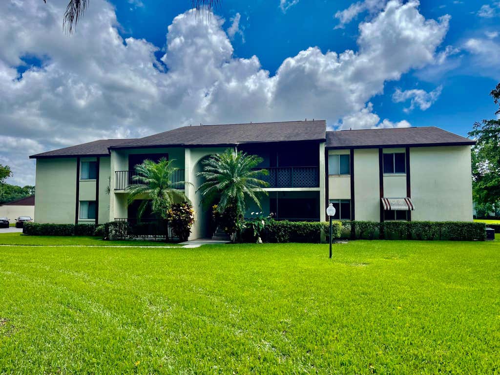Photo of 4857 Sable Pine Circle #B1, West Palm Beach, FL 33417 (MLS # B26038373)