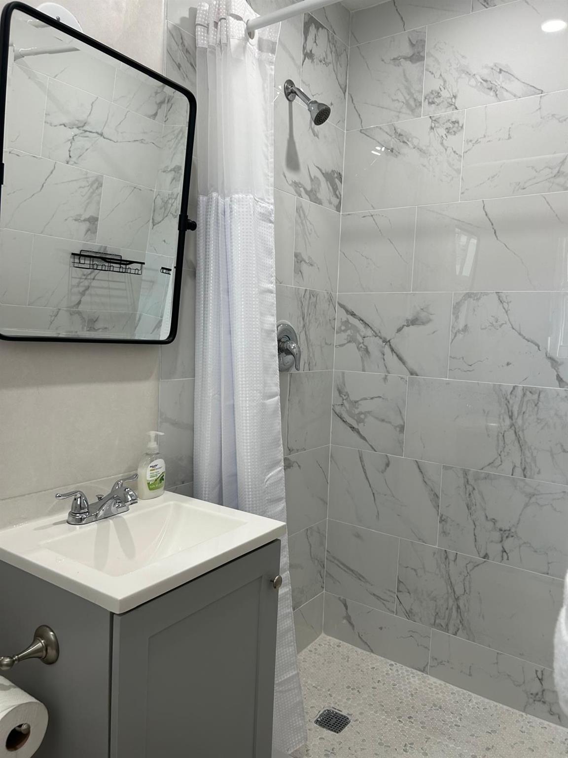 Oak Grove 27-16 B - Residential Lease