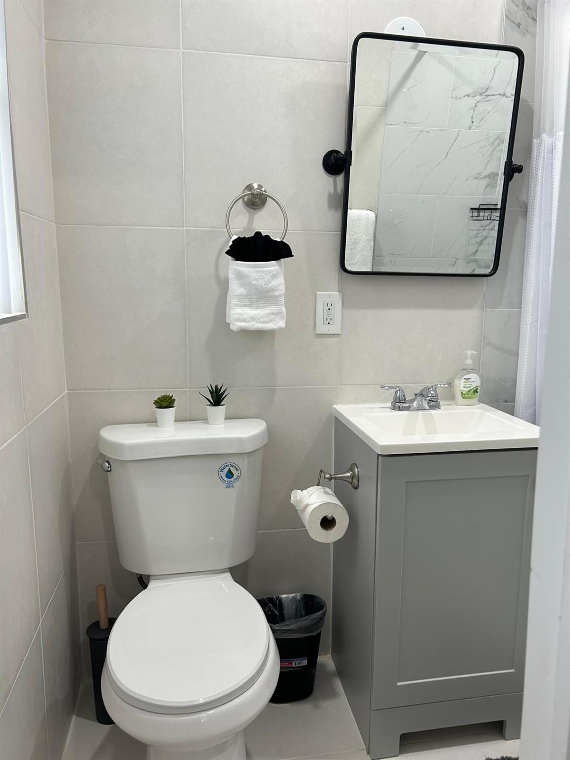 Oak Grove 27-16 B - Residential Lease