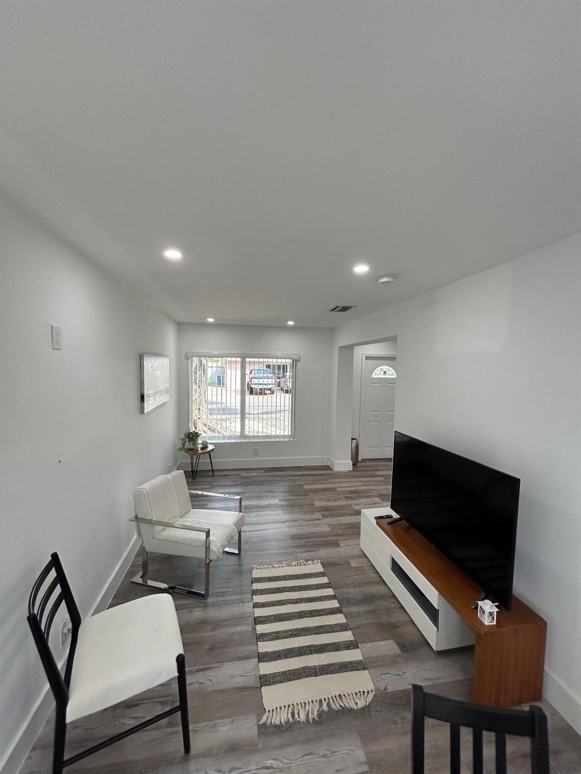 Oak Grove 27-16 B - Residential Lease