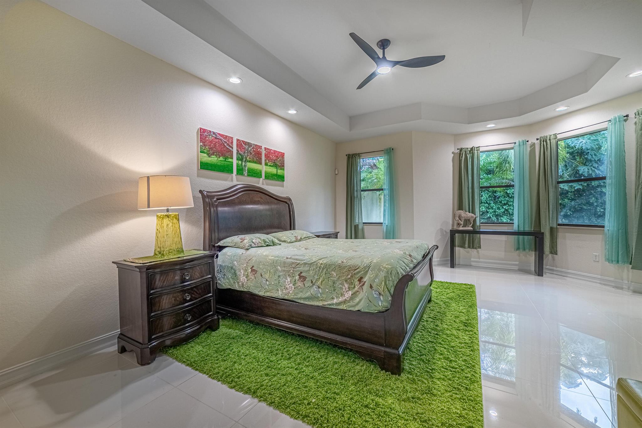 FOUR SEASONS - Residential