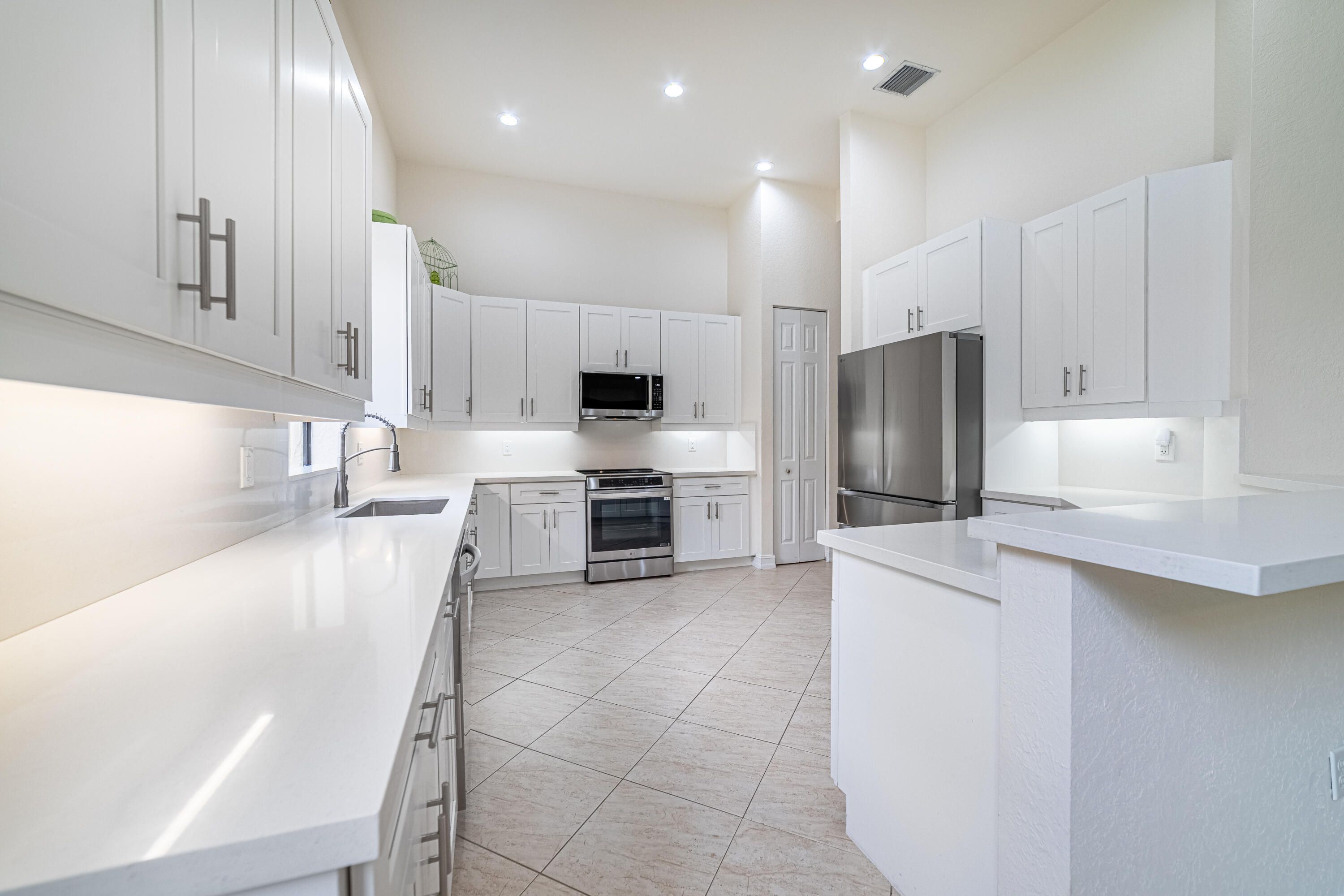 9720 Isles Cay Drive