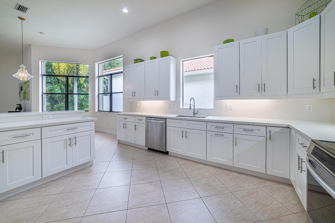 9720 Isles Cay Drive