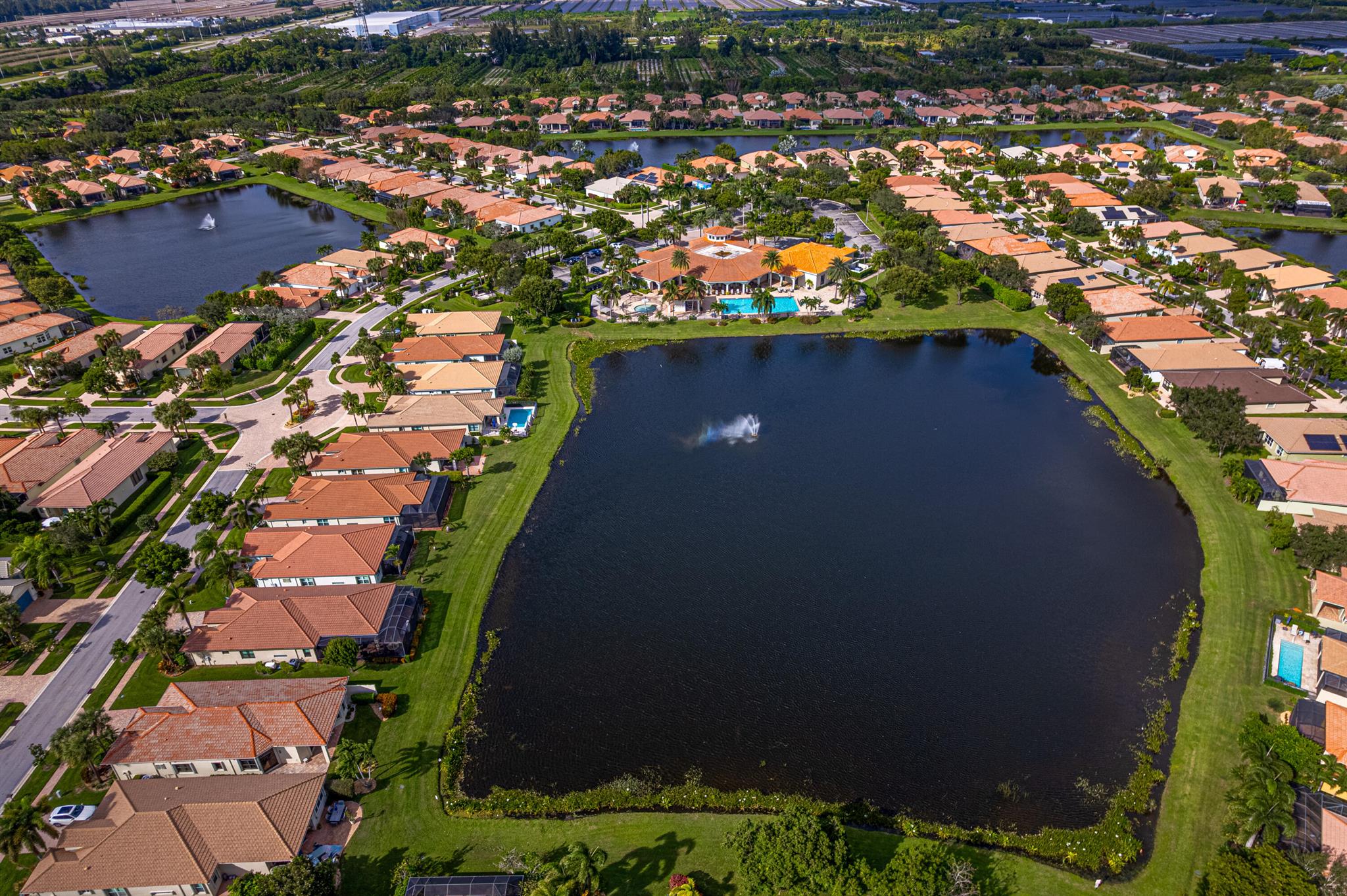 FOUR SEASONS - Residential