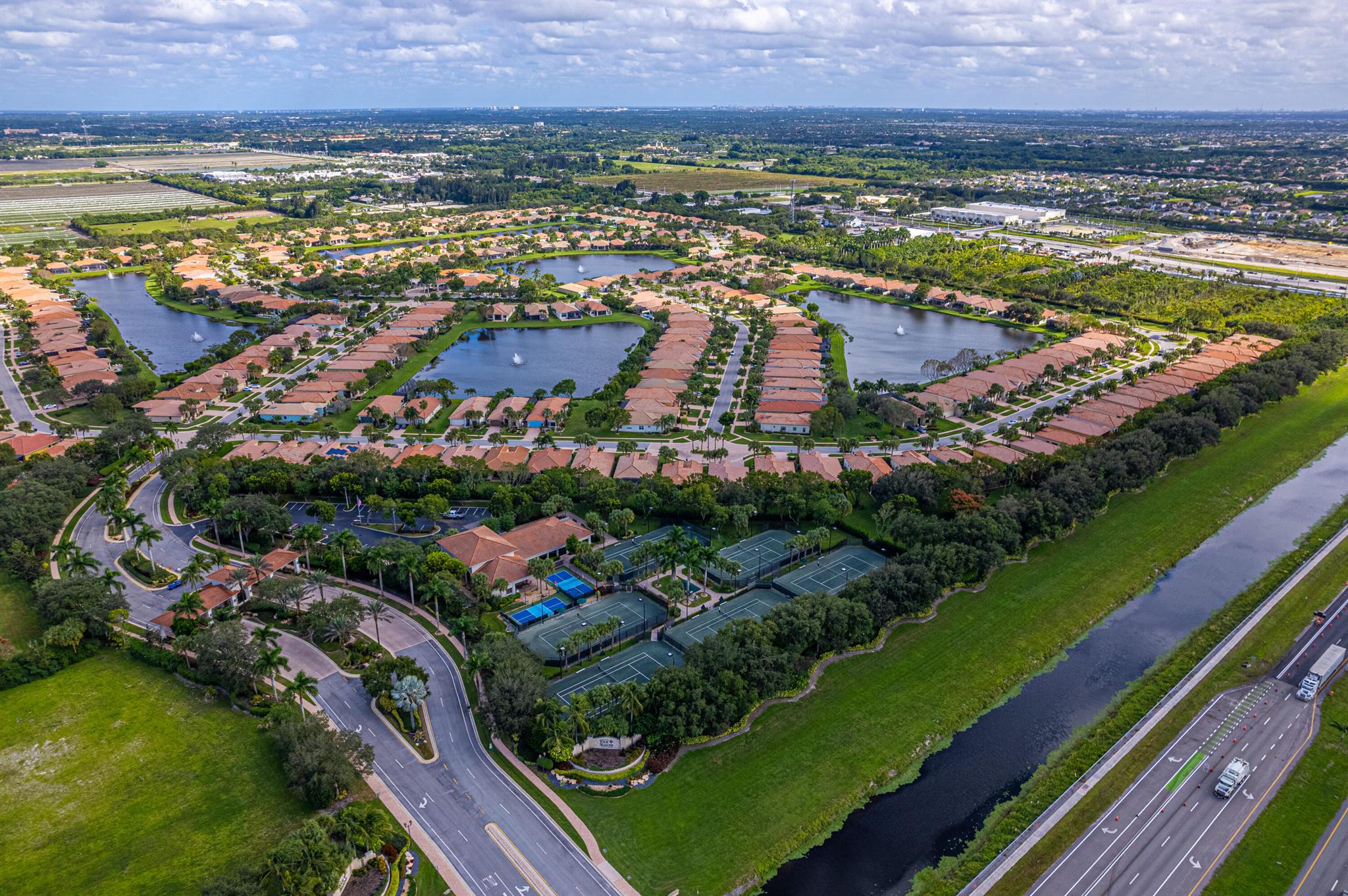 FOUR SEASONS - Residential