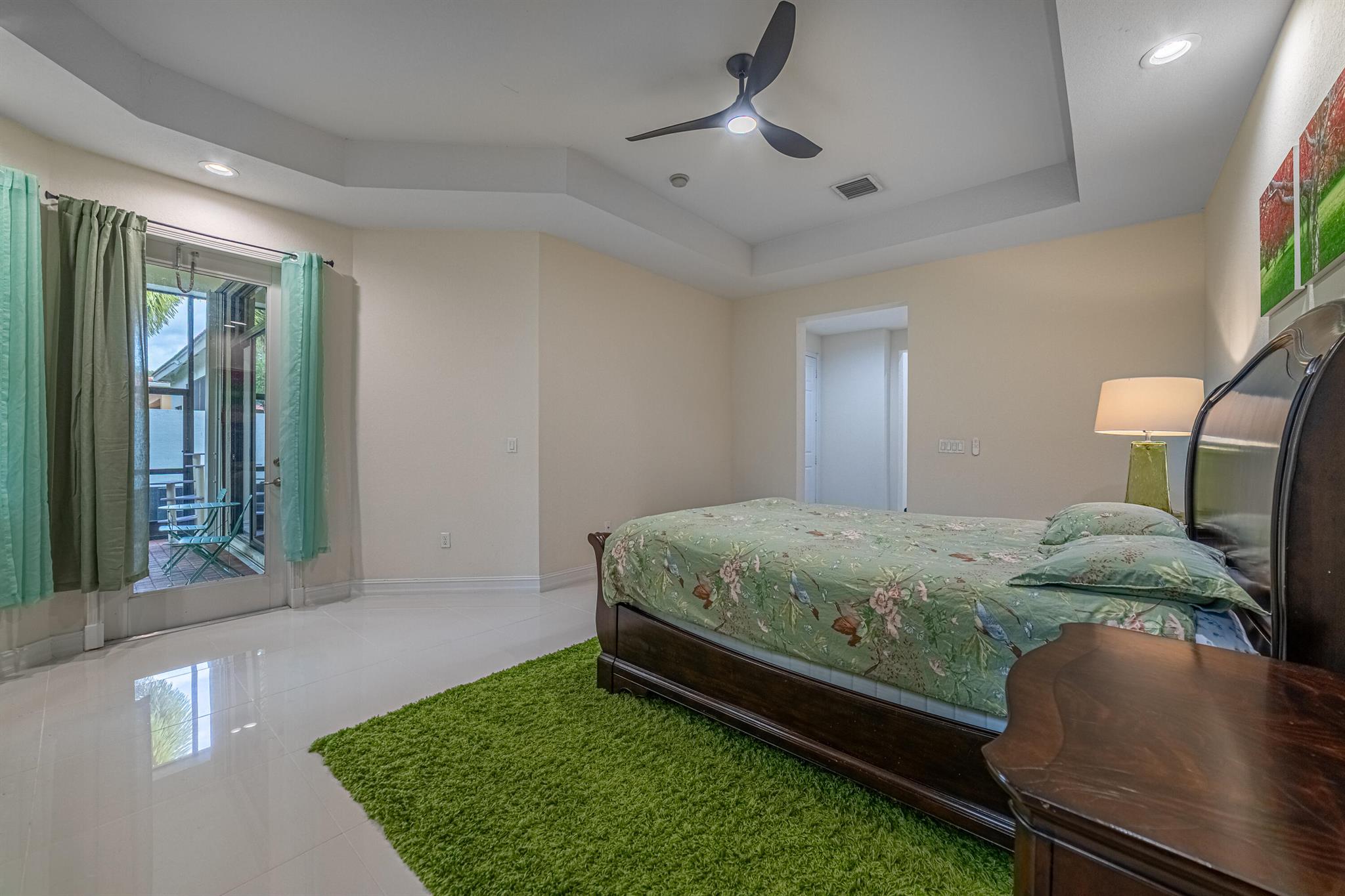 FOUR SEASONS - Residential