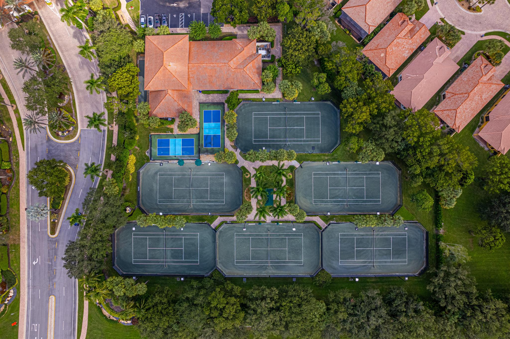 FOUR SEASONS - Residential