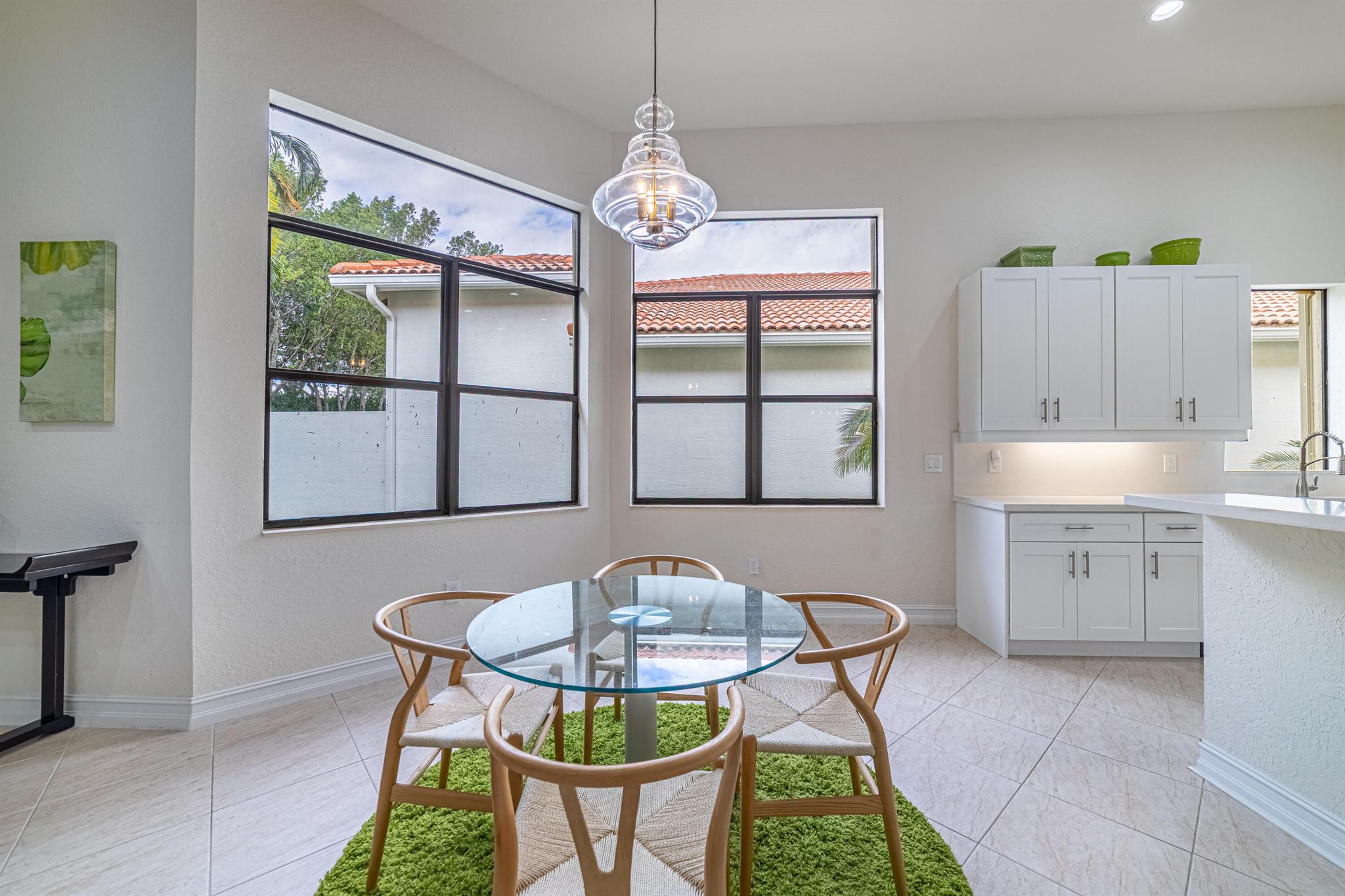 FOUR SEASONS - Residential