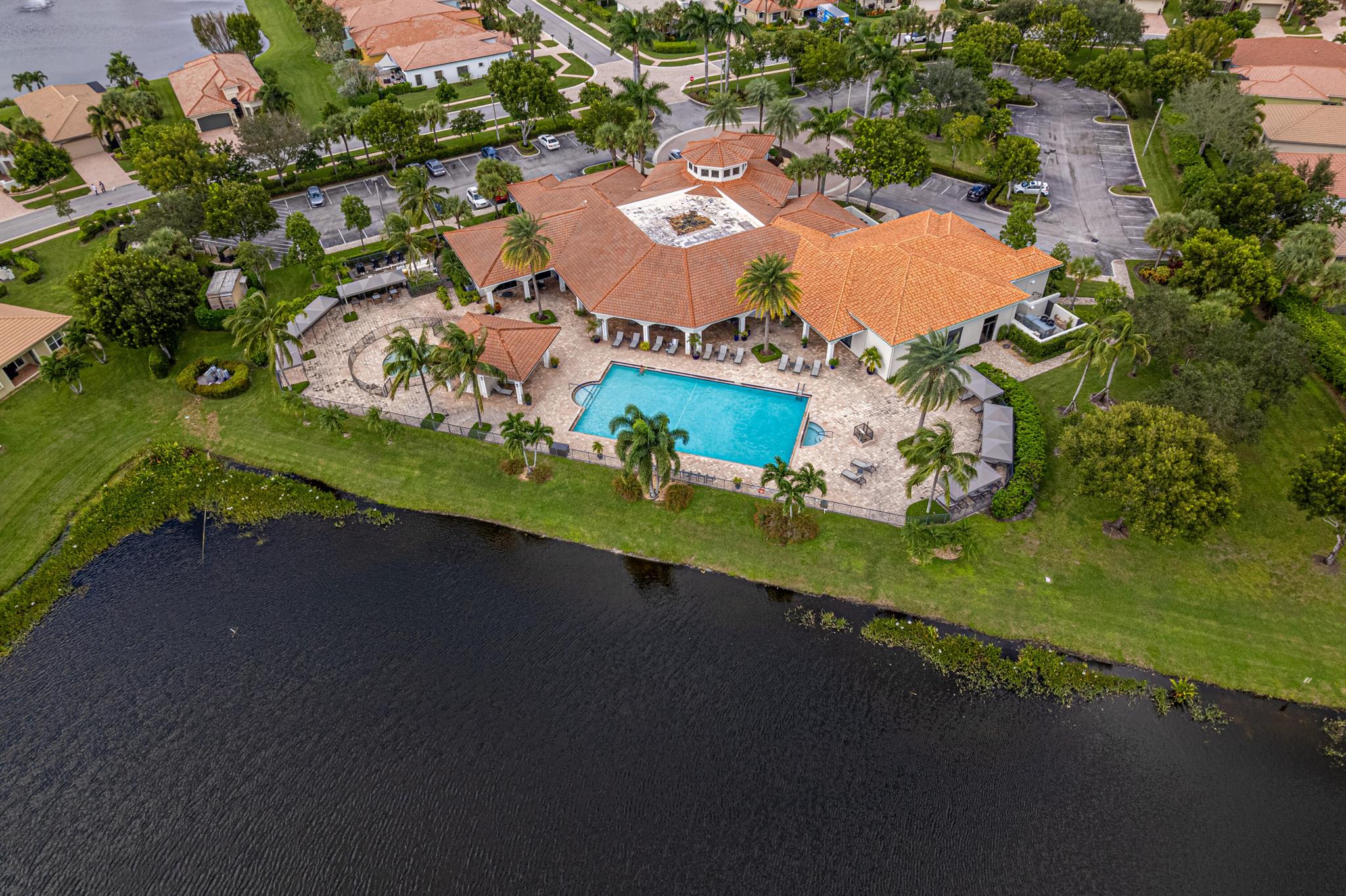 FOUR SEASONS - Residential