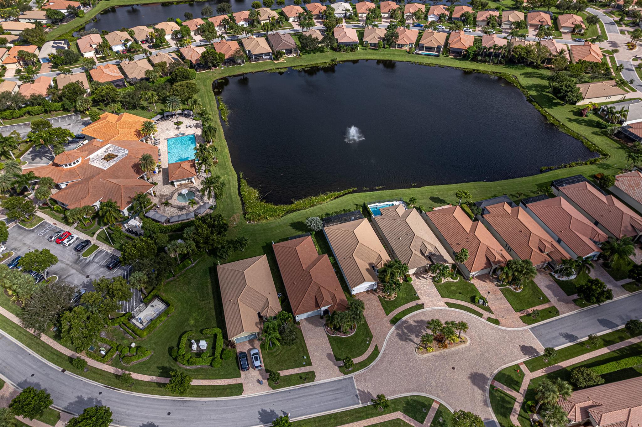 FOUR SEASONS - Residential