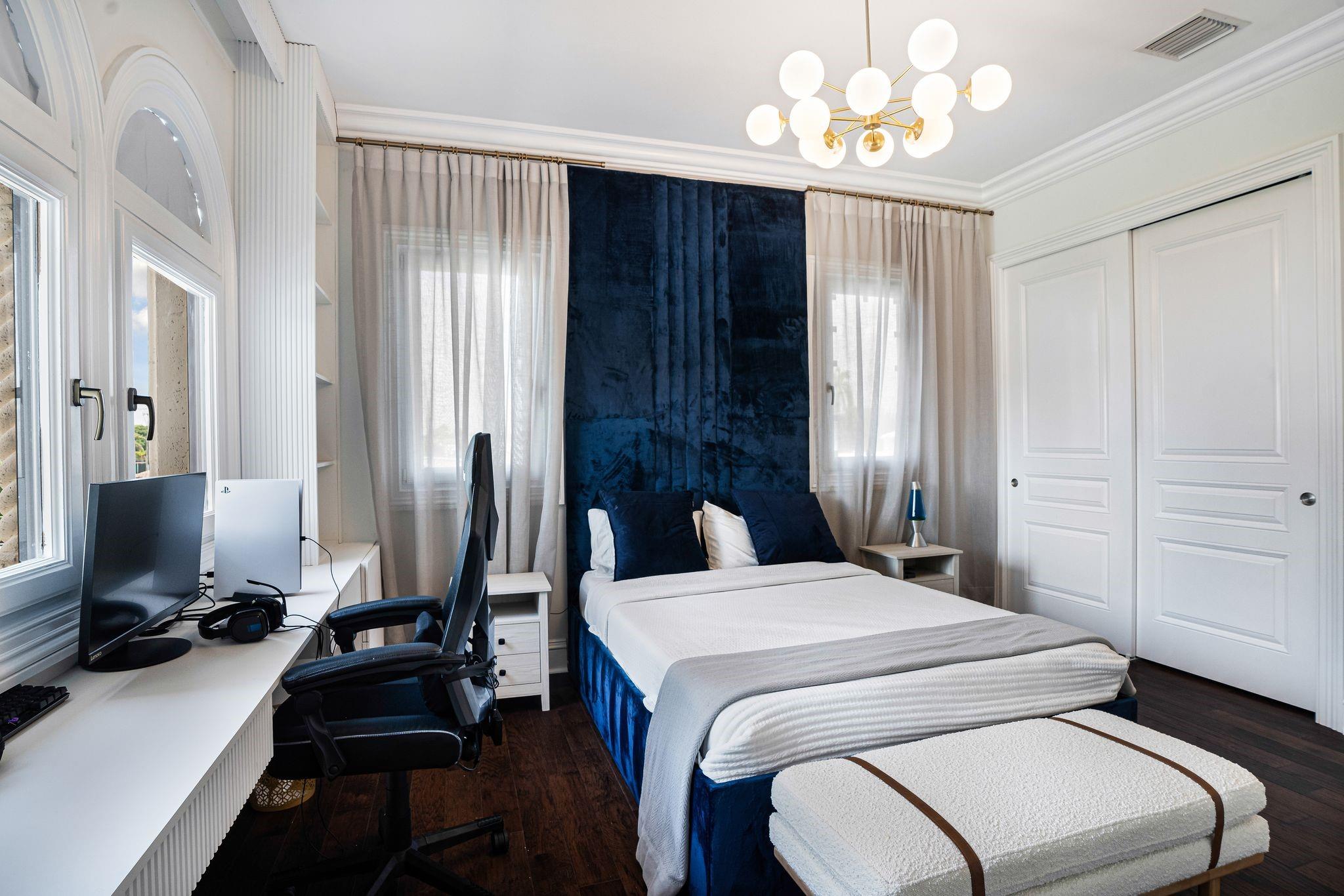 VENETIAN ISLES 2ND SEC - Residential