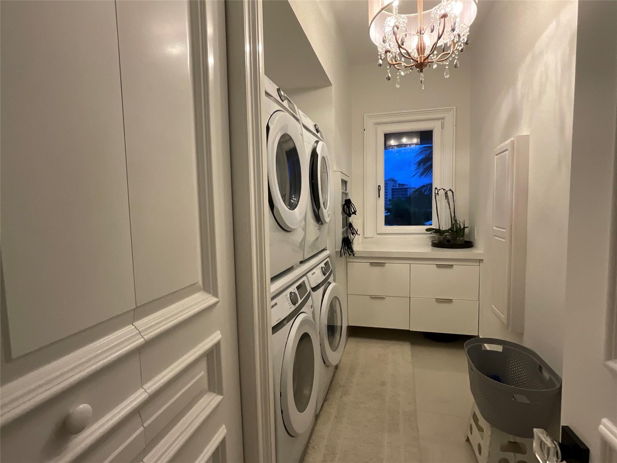 VENETIAN ISLES 2ND SEC - Residential