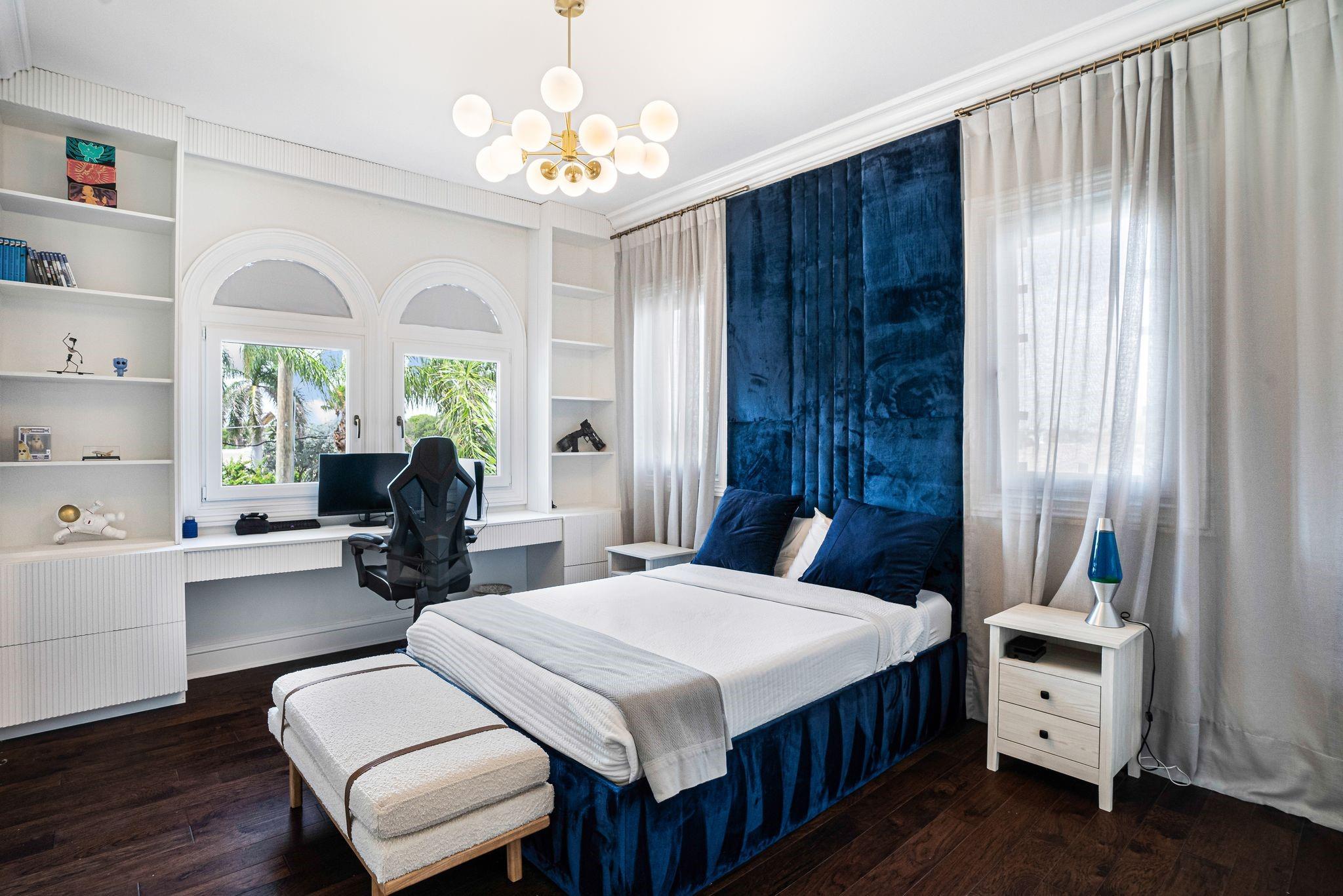 VENETIAN ISLES 2ND SEC - Residential