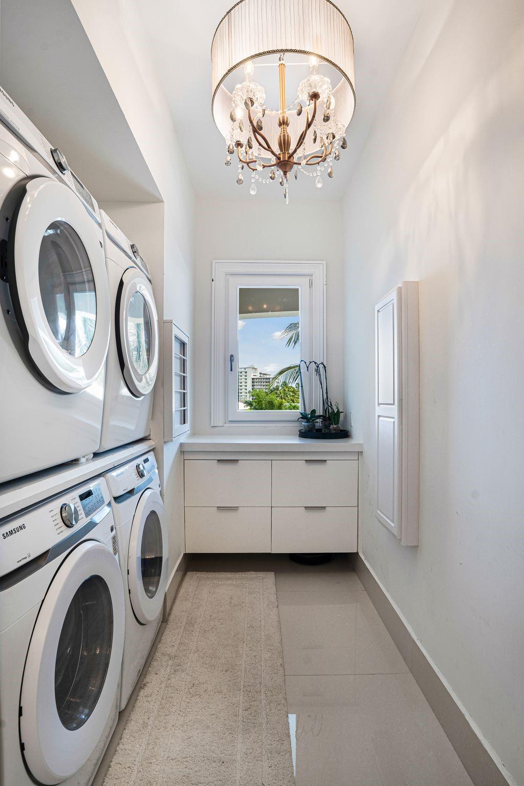 VENETIAN ISLES 2ND SEC - Residential