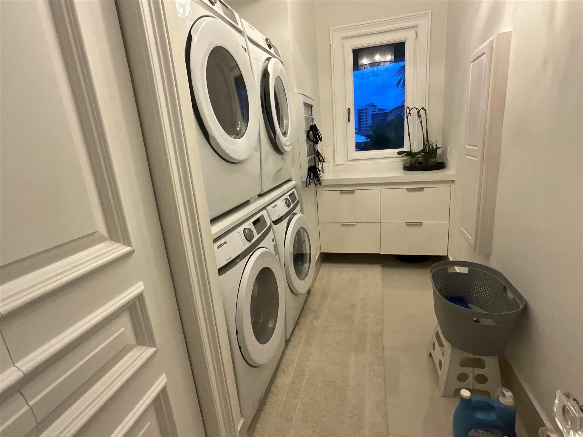 VENETIAN ISLES 2ND SEC - Residential