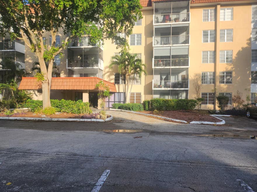 THIS IS A 2/2 CORNER UNIT VERY WELL MAINTAINED