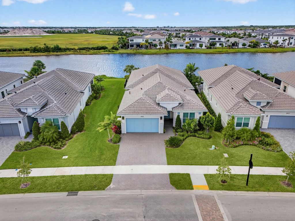 Photo of 10033 Regency Way, Palm Beach Gardens, FL 33412 (MLS # R11134742)