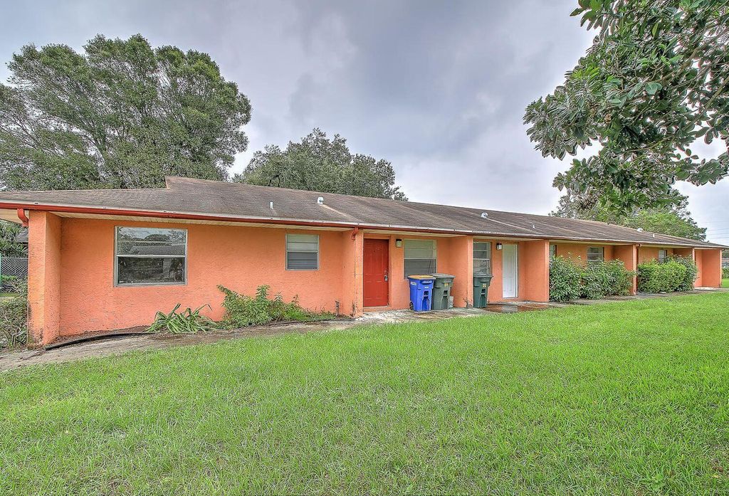 Photo of 1107 Avenue G #AptA, Fort Pierce, FL 34950 (MLS # R11097874)