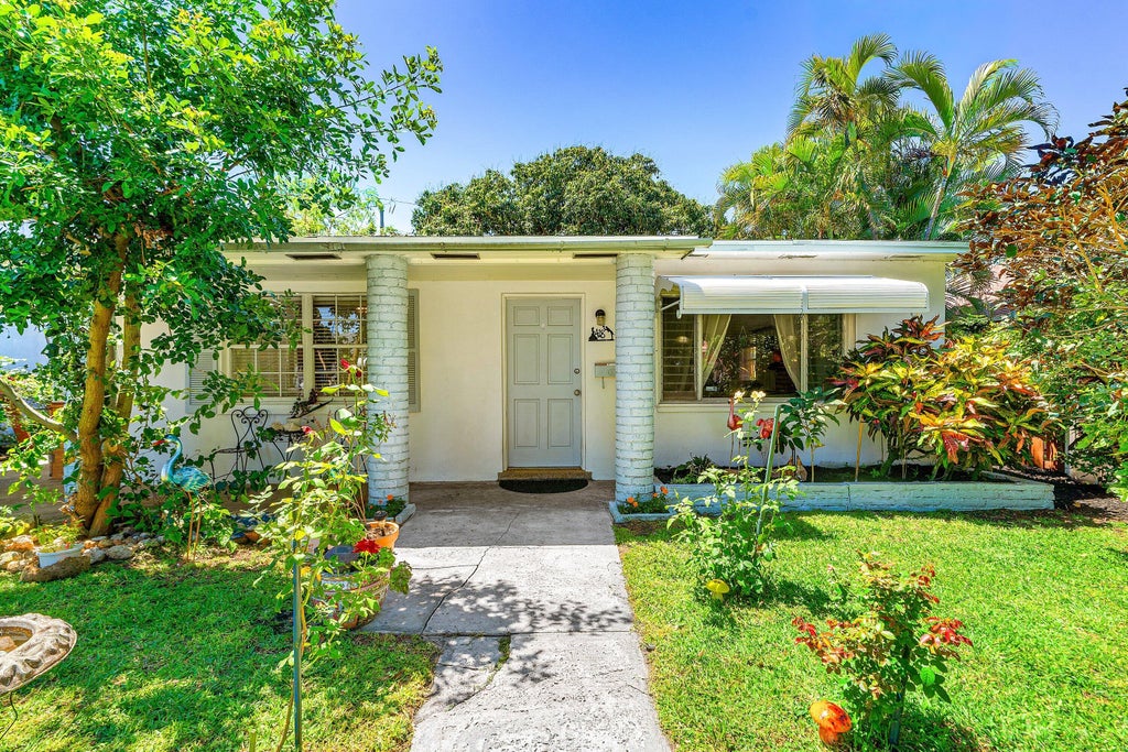 Photo of 418 KERN Street, West Palm Beach, FL 33405 (MLS # B26078057)
