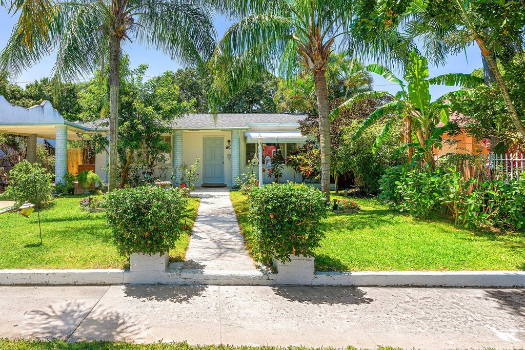 Photo of 418 KERN Street, West Palm Beach, FL 33405 (MLS # B26078057)
