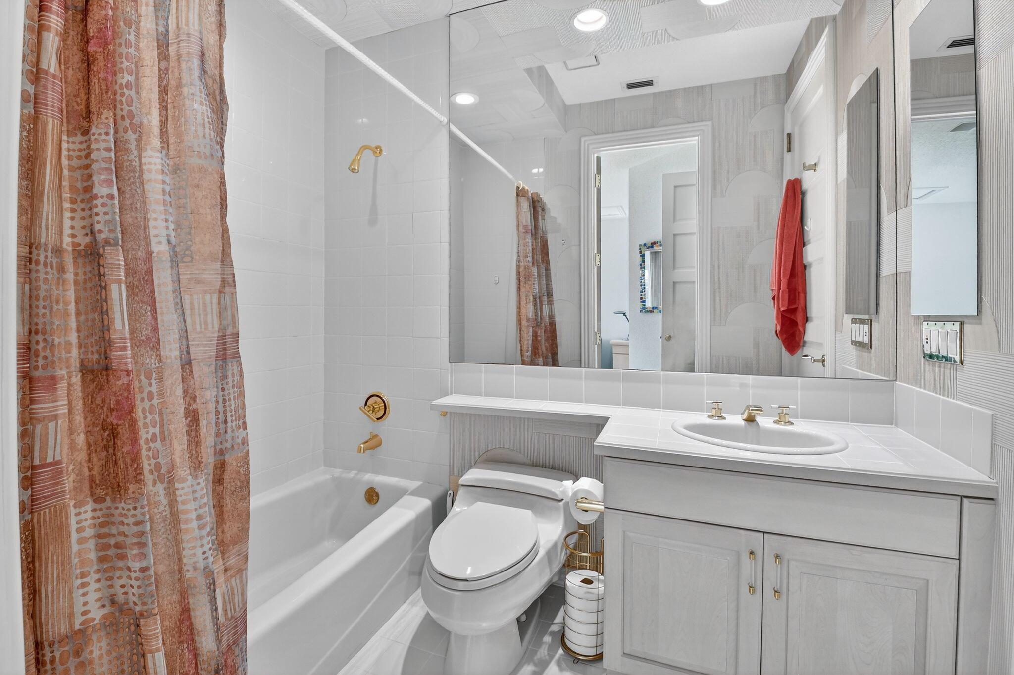 ROYAL HIDDEN COVE- POLO C - Residential