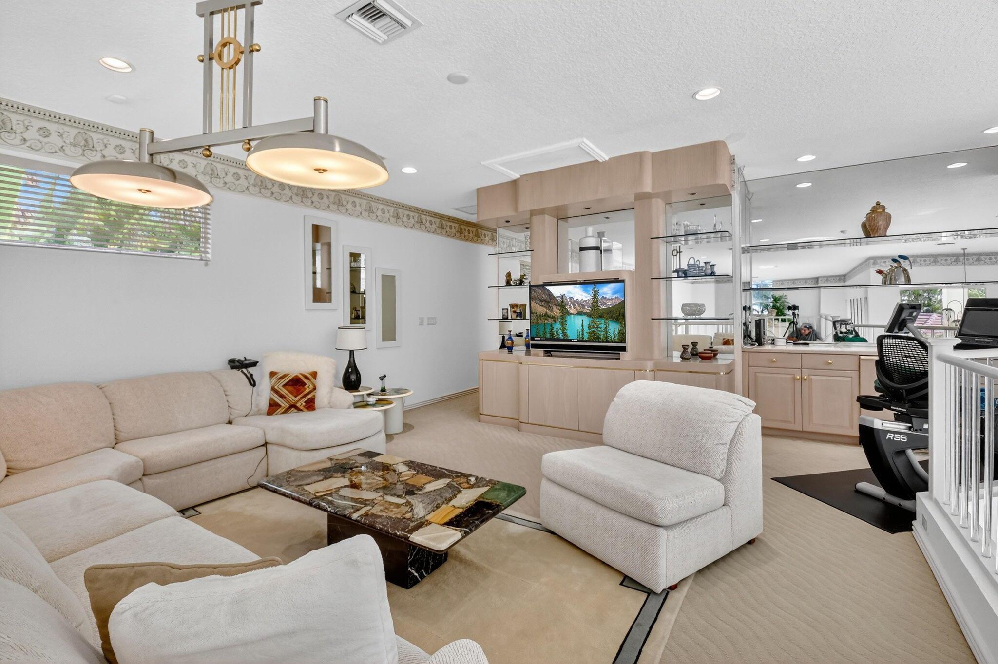 ROYAL HIDDEN COVE- POLO C - Residential