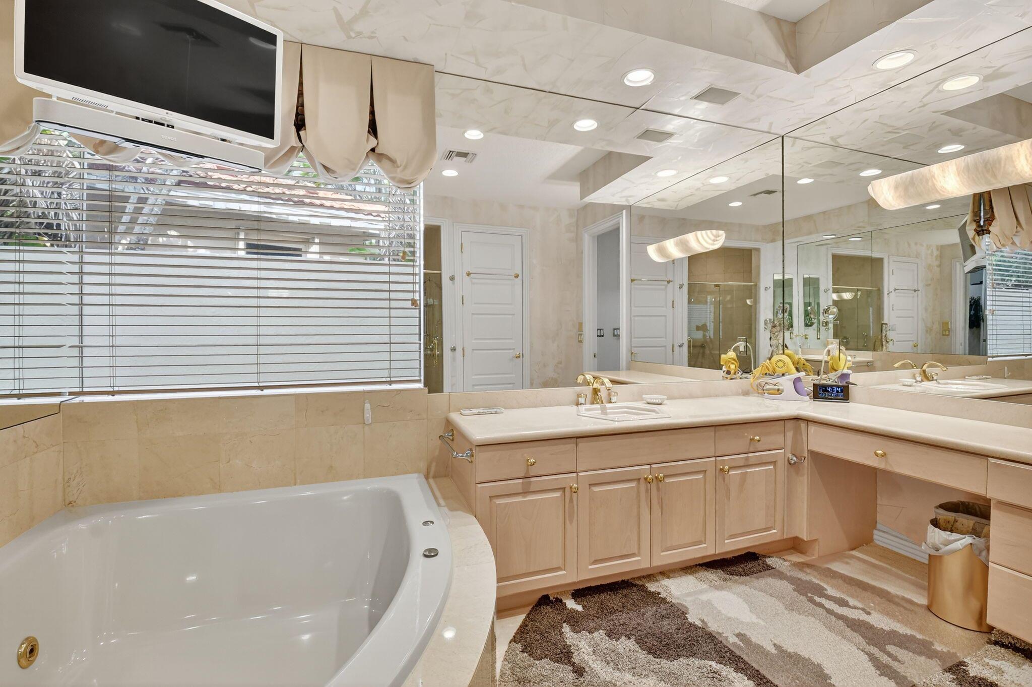 ROYAL HIDDEN COVE- POLO C - Residential