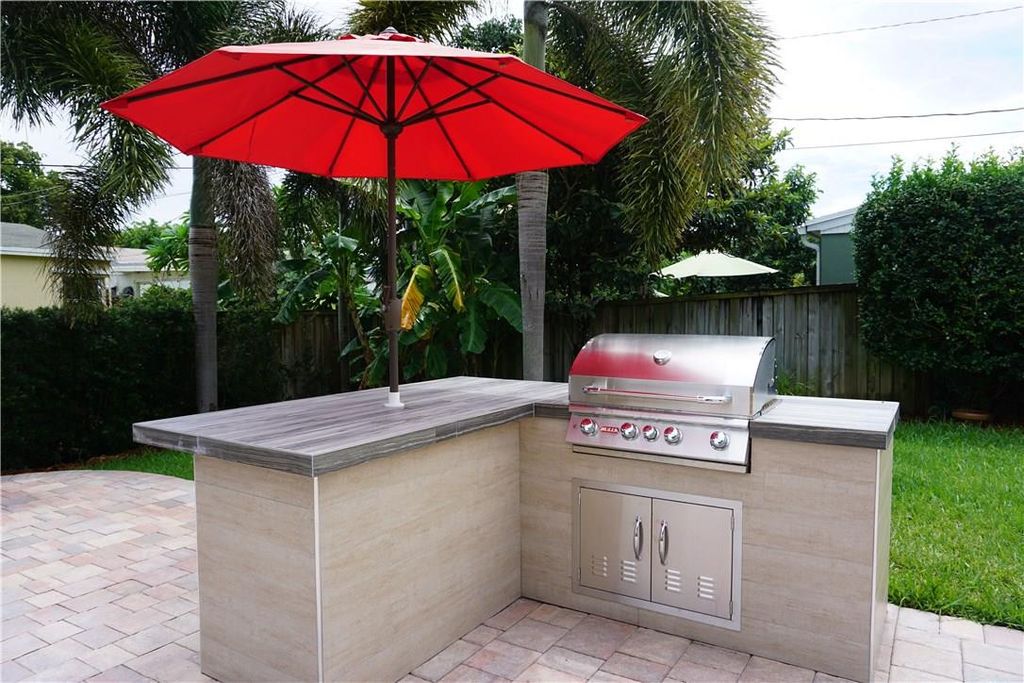 Photo of 5200 NE 3rd Terrace, Fort Lauderdale, FL 33334 (MLS # B26027270)