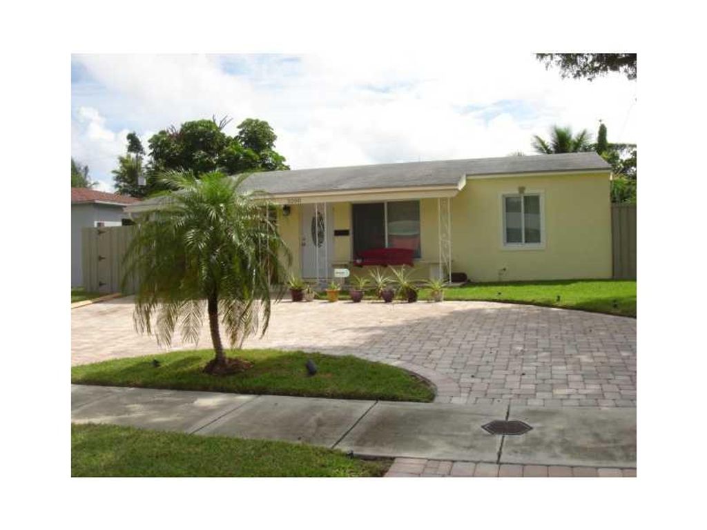 Photo of 5200 NE 3rd Terrace, Fort Lauderdale, FL 33334 (MLS # B26027270)