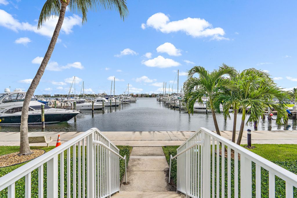 Photo of 806 E Windward Way #110, Lantana, FL 33462 (MLS # R11080675)