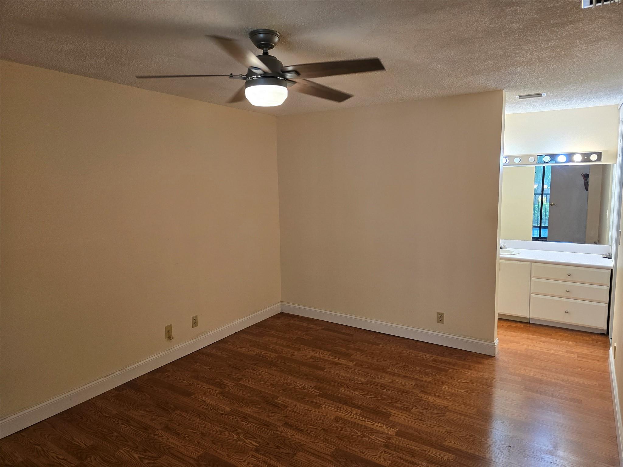 4049 N Carambola Cir 4049