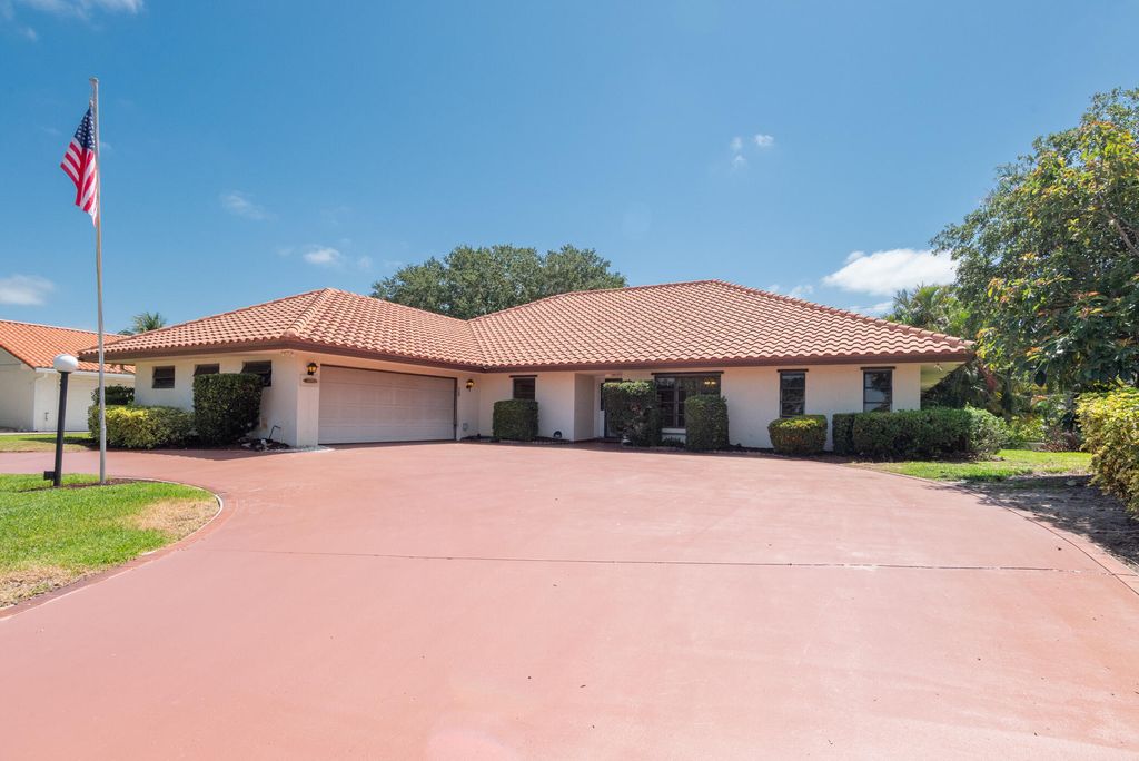 Photo of 3984 SE Fairway E, Stuart, FL 34997 (MLS # R11084124)